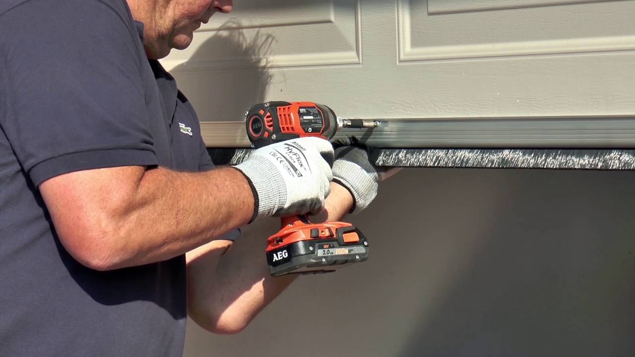 How to Fix a Noisy Garage Door in Torrance