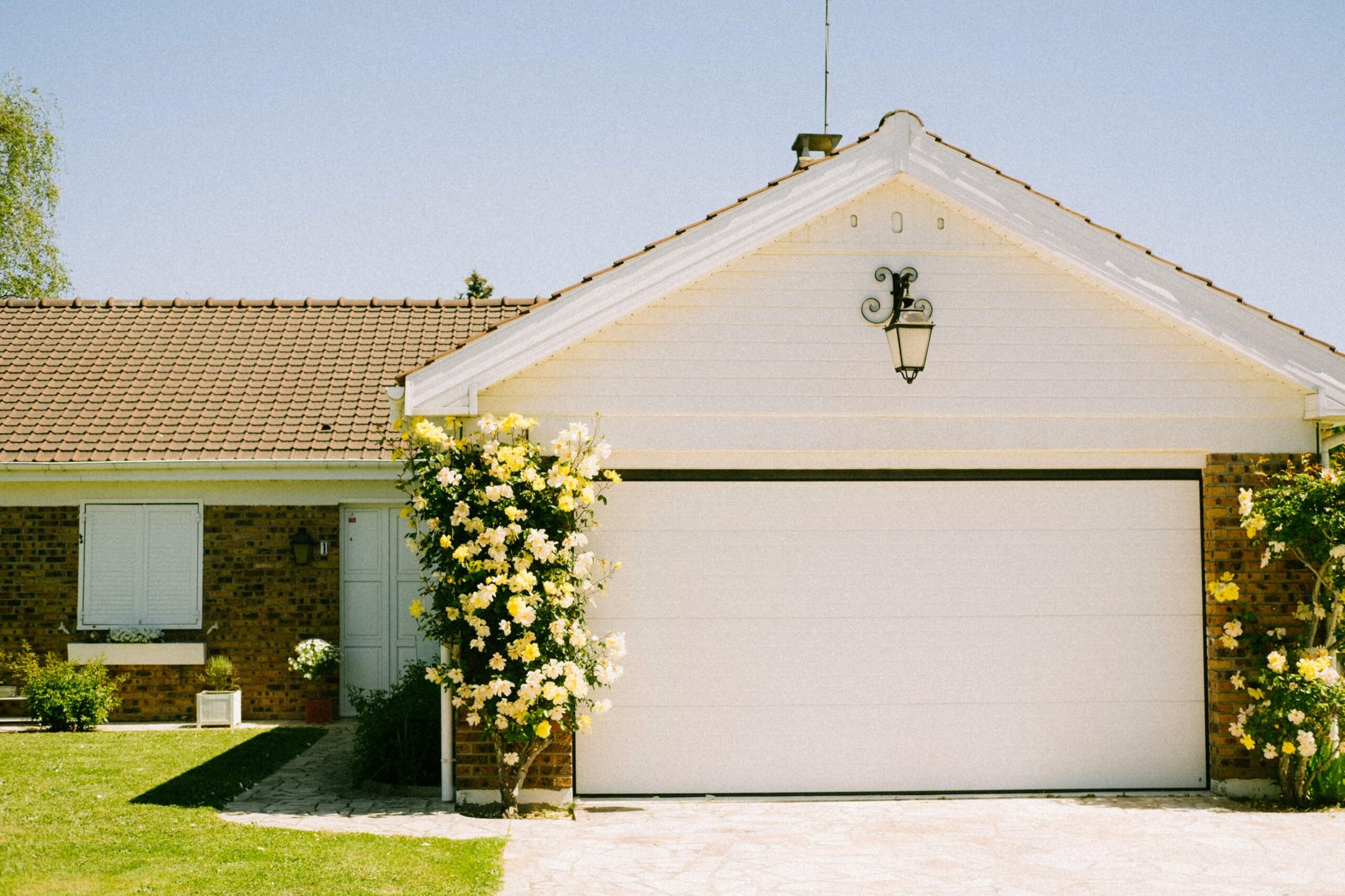 Storm-Ready Garage Doors: Torrance’s Weatherproofing Guide