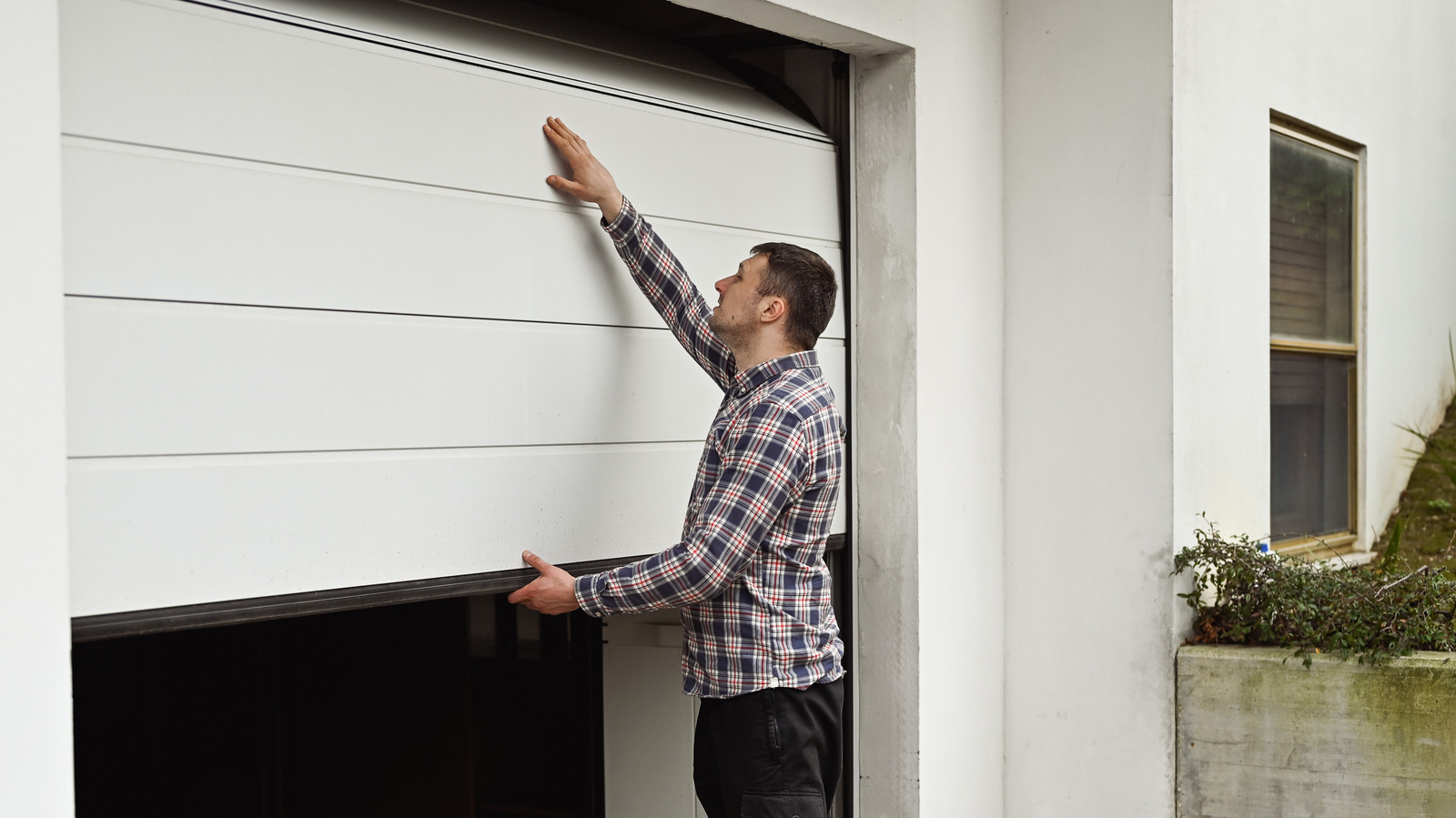 Garage Door Installation in Torrance: What You Need to Know
